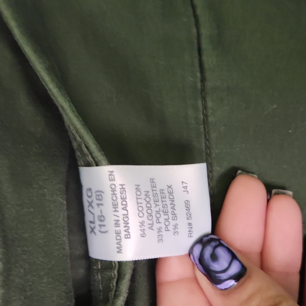 Green capris - Picture 2 of 2